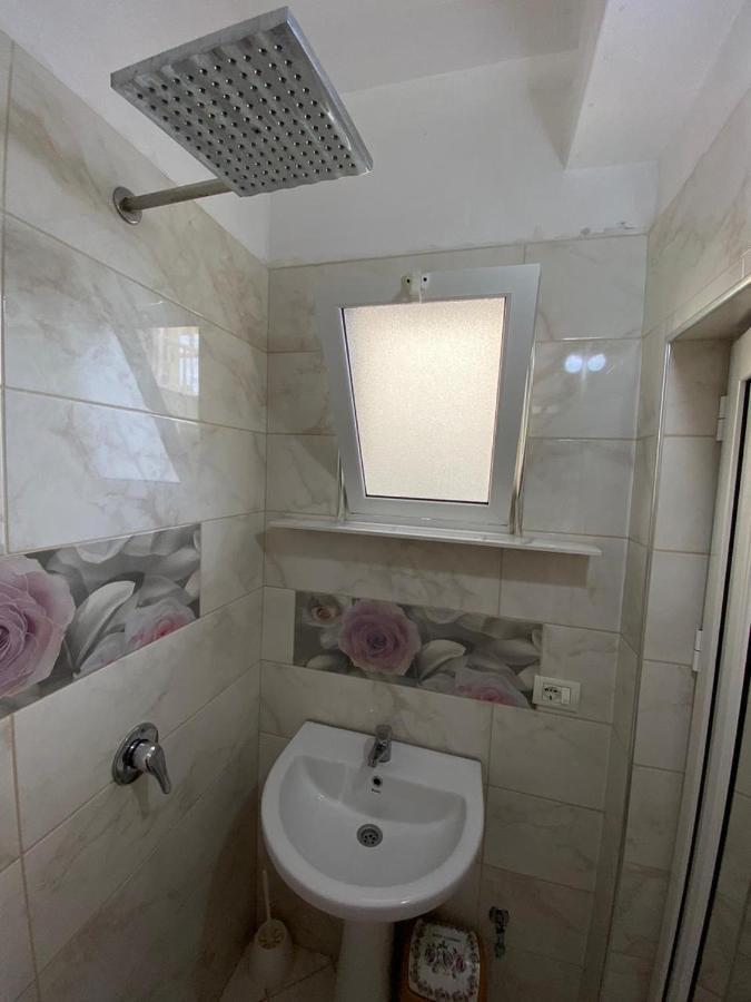 Guest House Lionel Durrës Extérieur photo