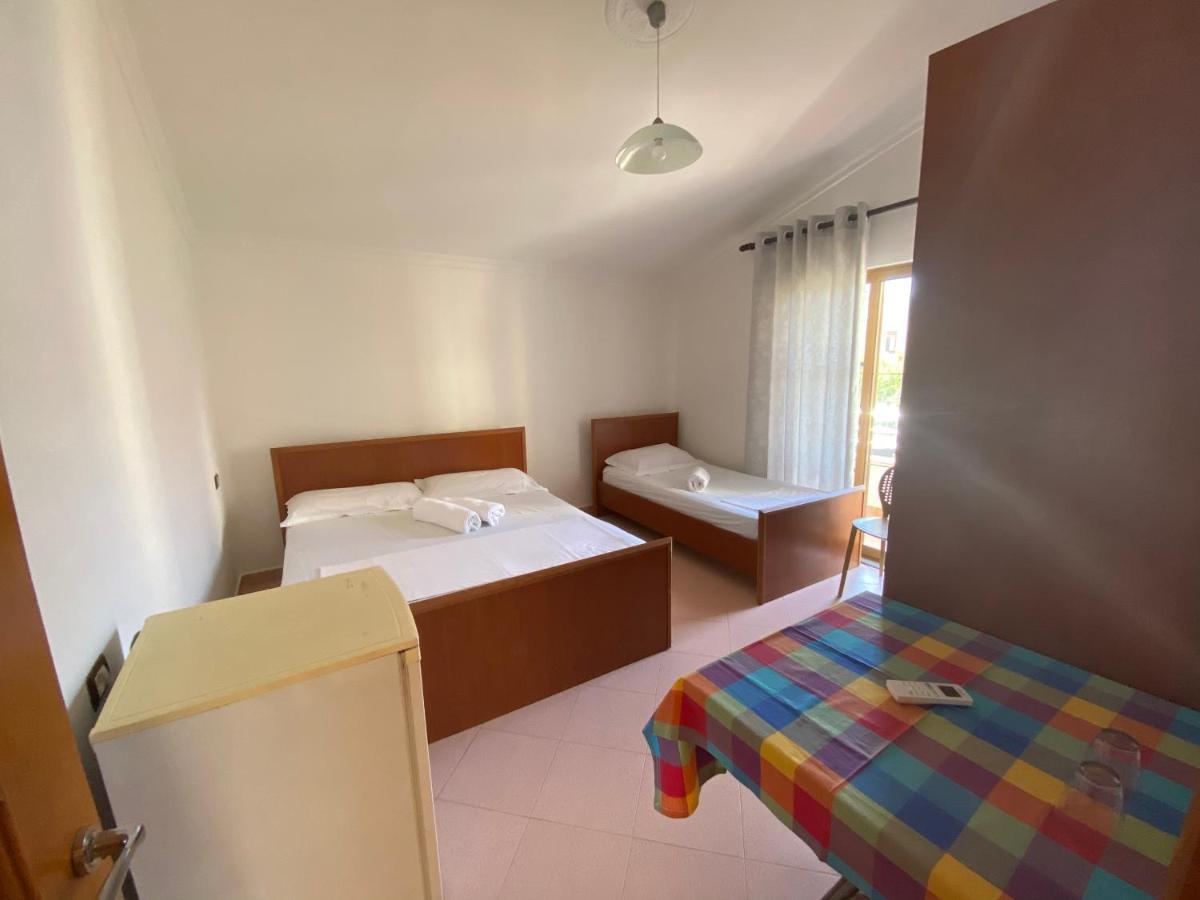 Guest House Lionel Durrës Extérieur photo