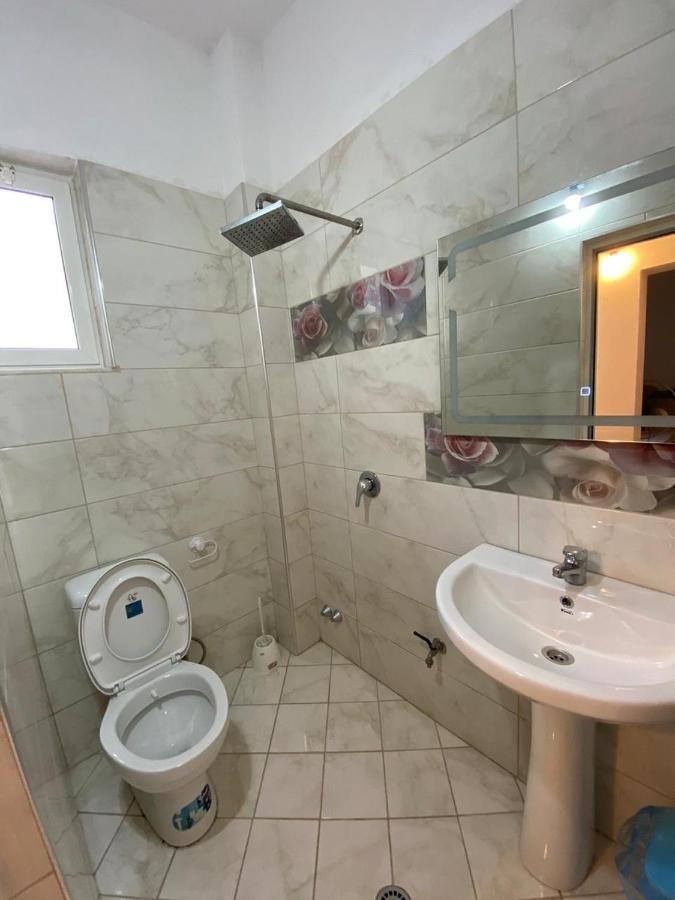 Guest House Lionel Durrës Extérieur photo
