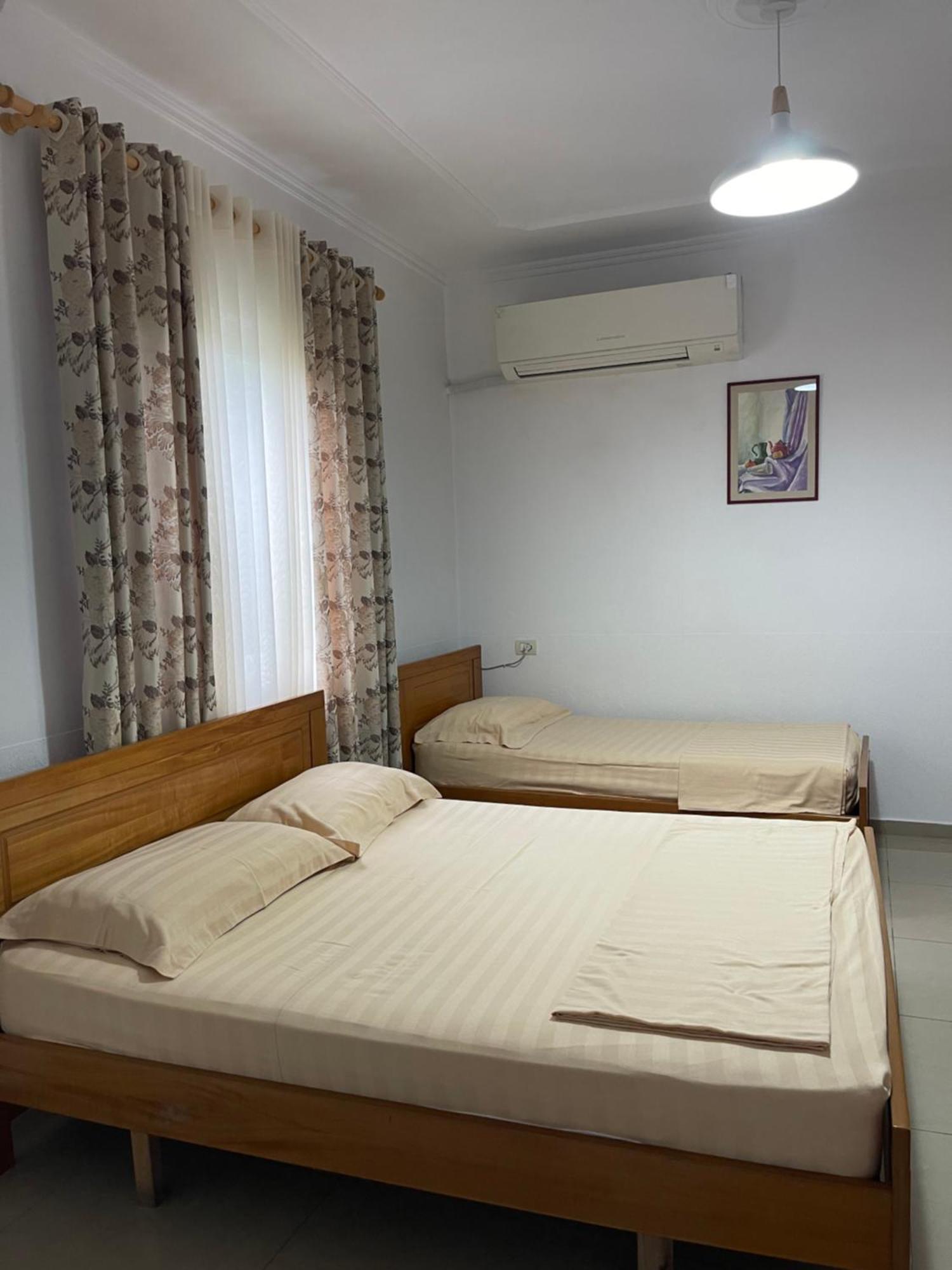 Guest House Lionel Durrës Extérieur photo