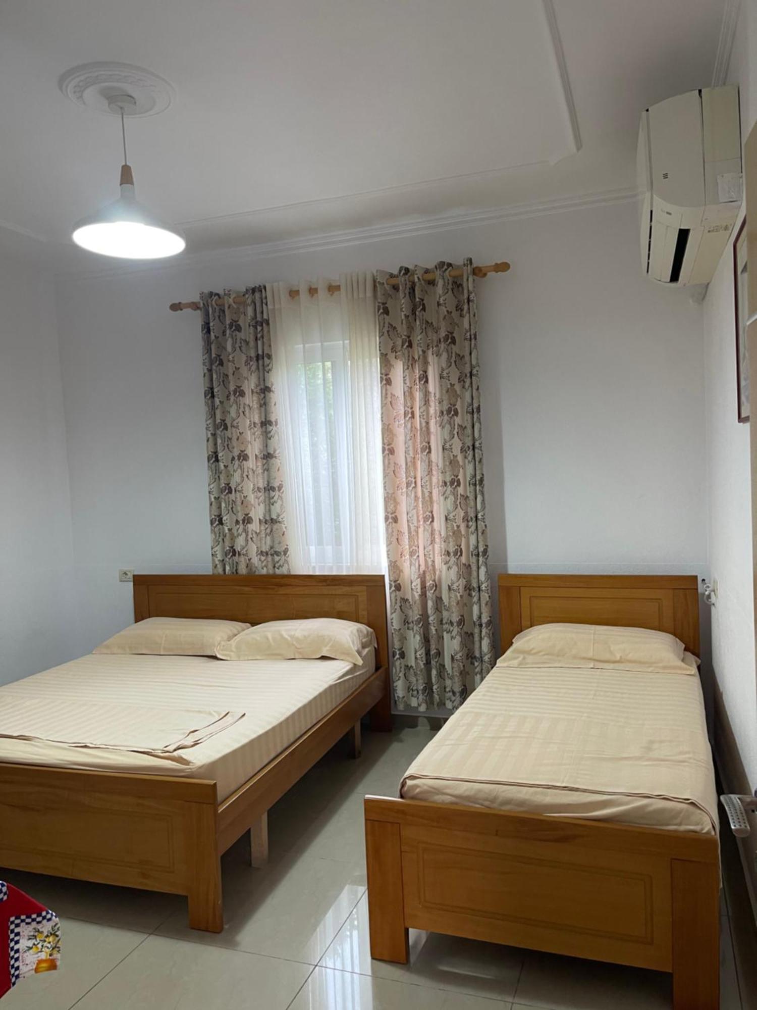Guest House Lionel Durrës Extérieur photo