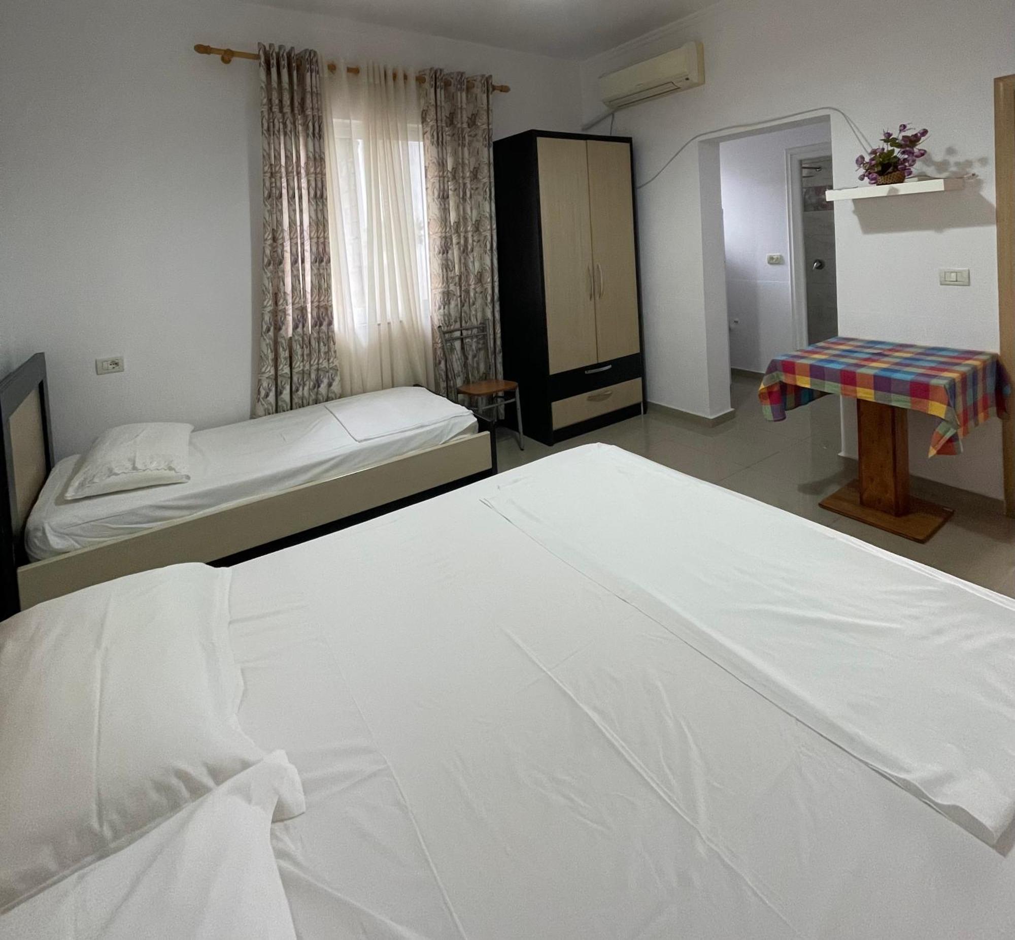 Guest House Lionel Durrës Extérieur photo